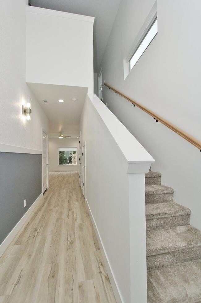 Building Photo - Immaculate Bench Home!