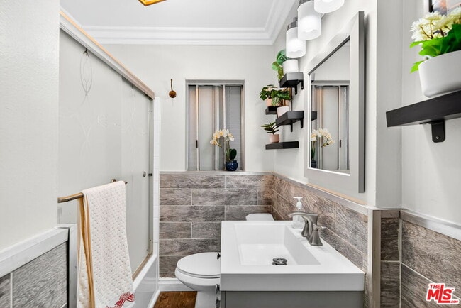 Building Photo - 1200 Tamarind Ave