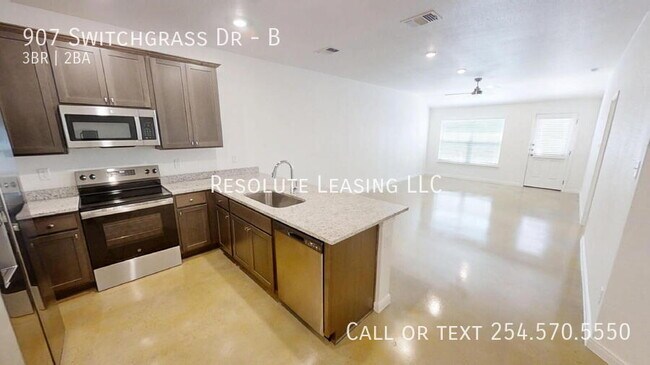 Building Photo - 907 Switchgrass Dr