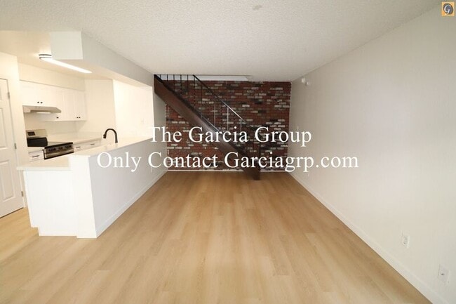 Building Photo - 1488 NE Paropa Ct