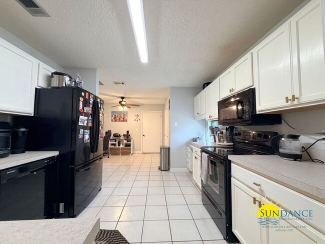 Building Photo - Charming 3BR Home in Mary Esther Near Hurlburt Field!