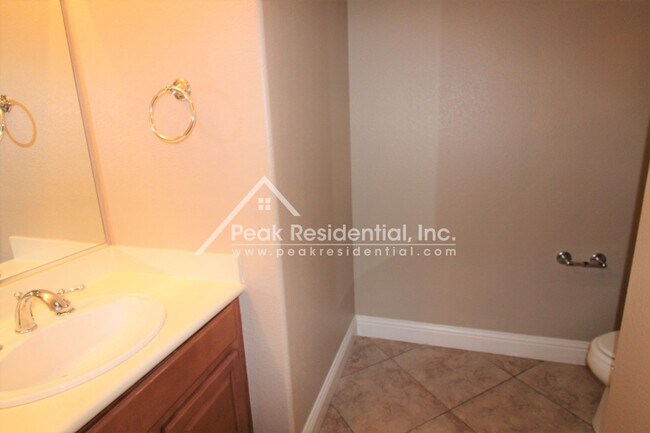 Building Photo - Wonderful 4bd/2.5ba Elk Grove Home with 3 ...