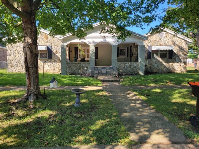 Building Photo - 1 BEDROOM 1 BATHROOM DUPLEX FOR RENT