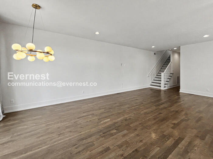 Building Photo - 1011 Garfield St