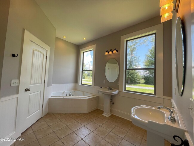 Building Photo - 9137 Eloise Ln