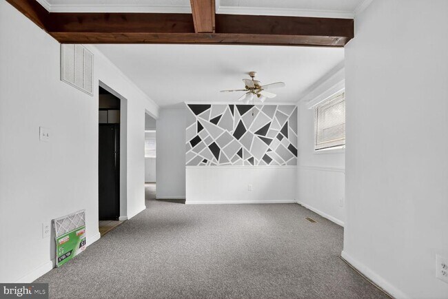Building Photo - 5 Warren Lodge Ct