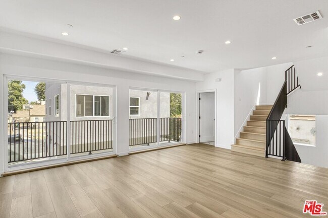 Building Photo - 10828 Hesby St