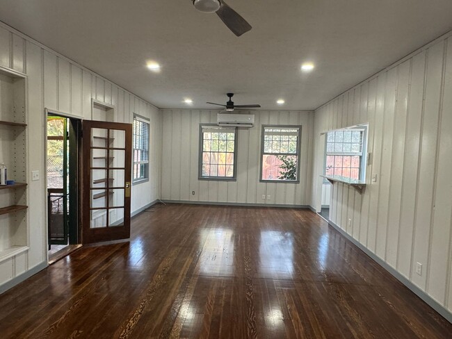 Building Photo - Remodeled unit in Durham.