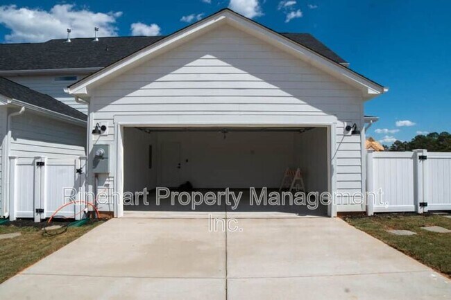 Building Photo - 663 Melville Dr