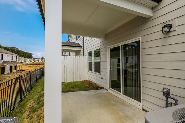 Building Photo - 1347 Sunny Lk Dr