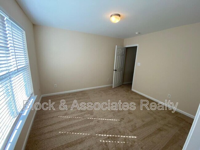 Building Photo - 10132 Blackwell Dr