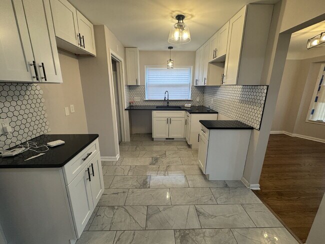 Building Photo - Beautiful 3-Bedroom Home in Detroit