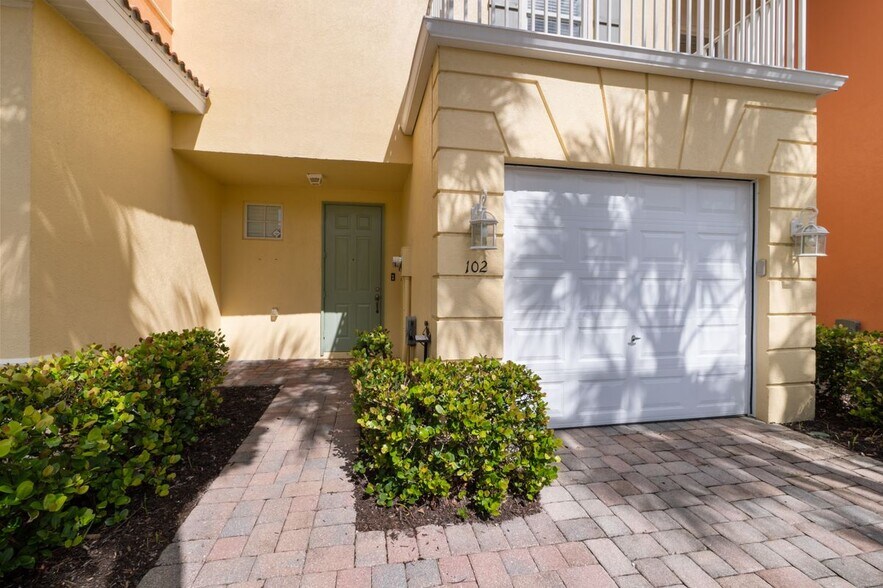 Building Photo - 16073 Via Solera Cir