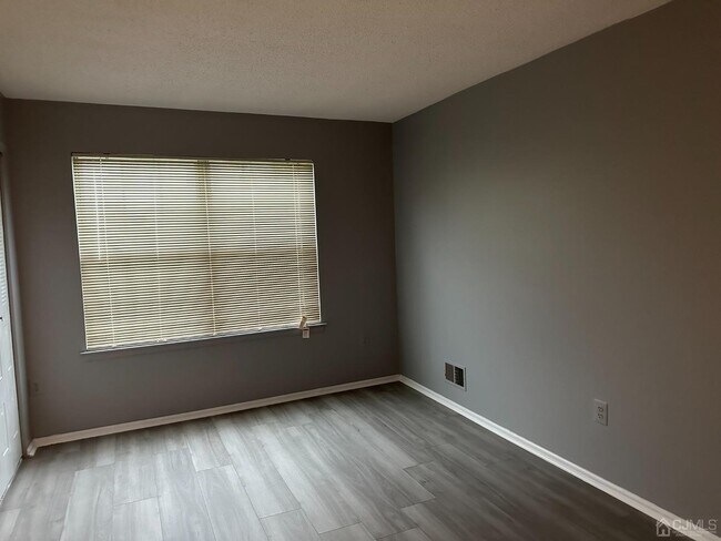 Building Photo - 464 Northam Dr