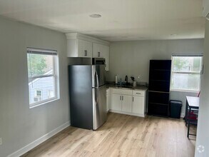 Building Photo - 1042 Paxson Ave