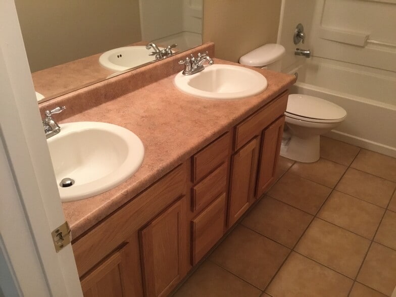 Building Photo - 2020 Palenque Dr SE