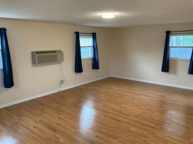 Building Photo - 238 N Crestwood Dr