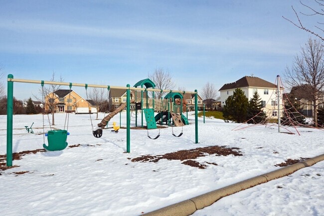 Building Photo - Spacious 5-Bed 4-Bath Home Available in Chaska - Great Location!