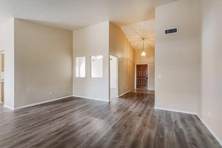Building Photo - 9646 E Paseo San Ardo