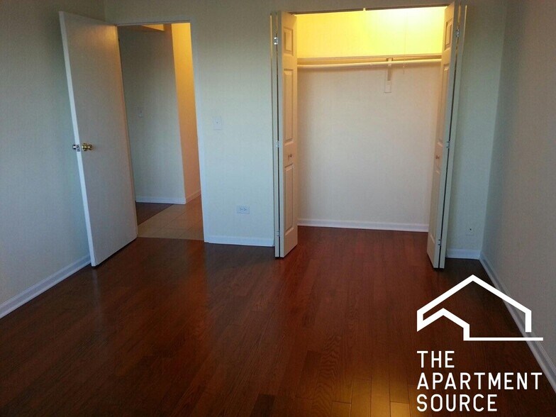 Building Photo - 6821 N Sheridan Rd