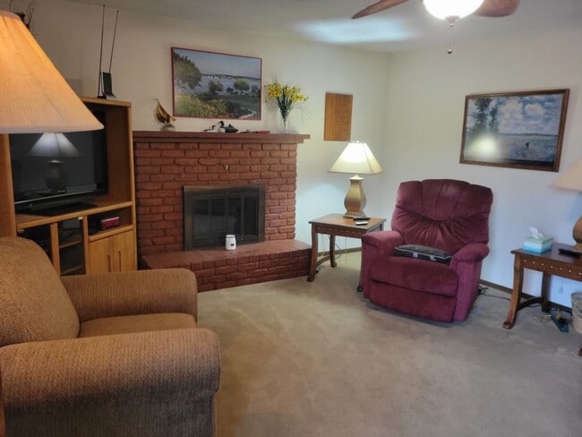 Building Photo - 2801 SW Prairie Rd