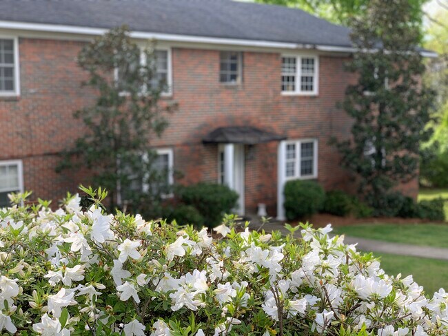 Exterior (1900) - 1900 Courtney Dr