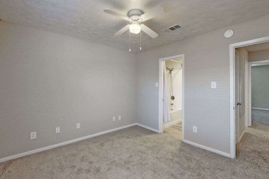 Building Photo - 1409 Airline Dr