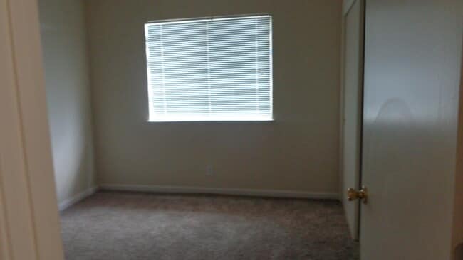 Building Photo - Nice Upgraded Condo