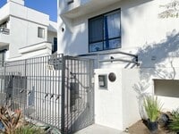 Building Photo - Prime Venice 1Bed/1Bath Condo! Don't Miss Out!