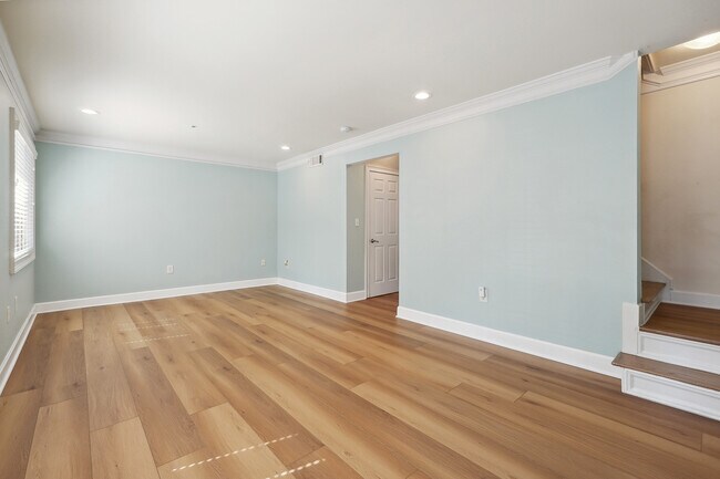 Building Photo - 104 Rondak Cir