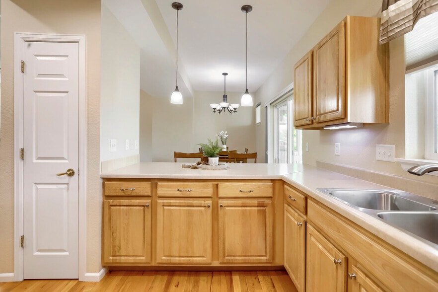 Kitchen - 2261 Watersong Cir