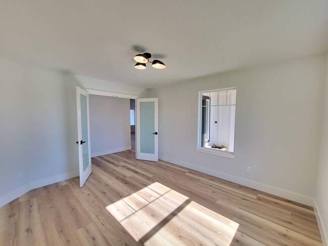 Building Photo - 4705 Corinth Dr