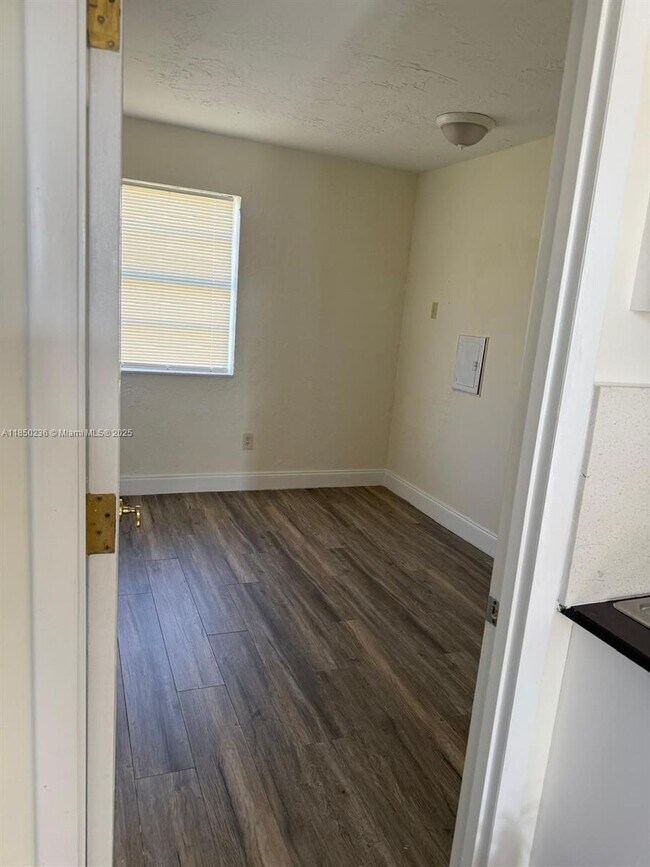 Building Photo - 4725 NW 33rd Ave