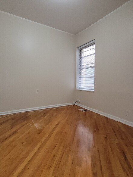 Building Photo - 7324 N Ridge Blvd