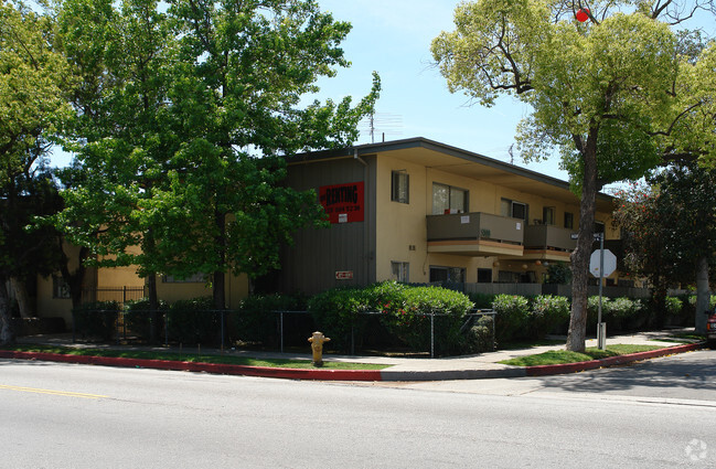 Primary Photo - 5000 Romaine St