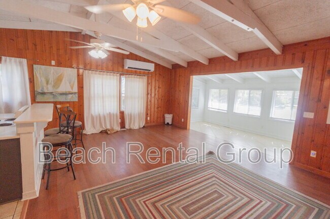 Building Photo - 4718 Seaview St