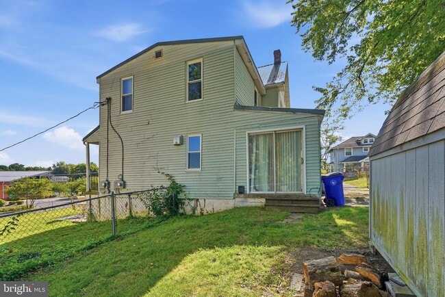 Building Photo - 815 N Maple Ave
