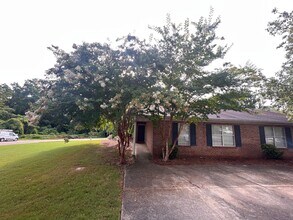 Building Photo - Center 628-630