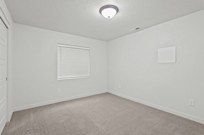 Building Photo - Beautiful 5 Bed / 3 Bath Single-Family Home in Lindon