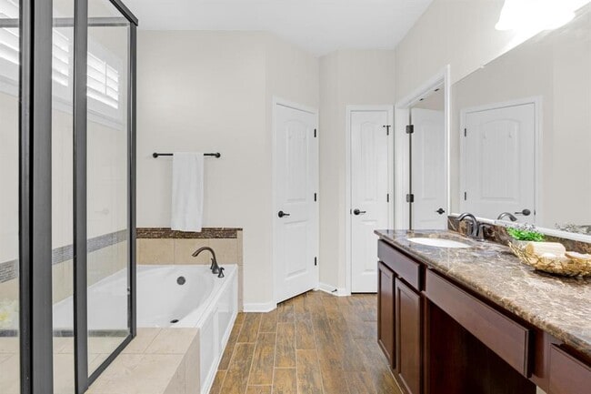 Building Photo - 687 Ledge Stone Dr