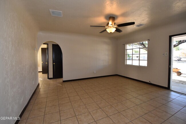 Building Photo - 256 Yale Ave