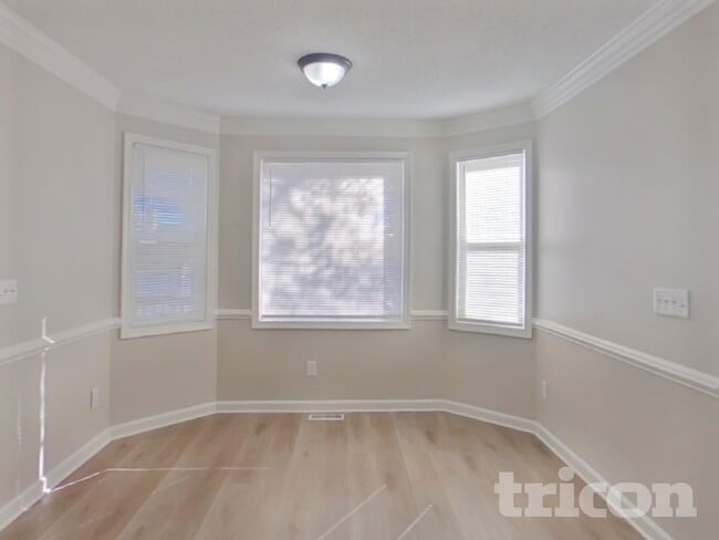 Building Photo - 118 Goldleaf St