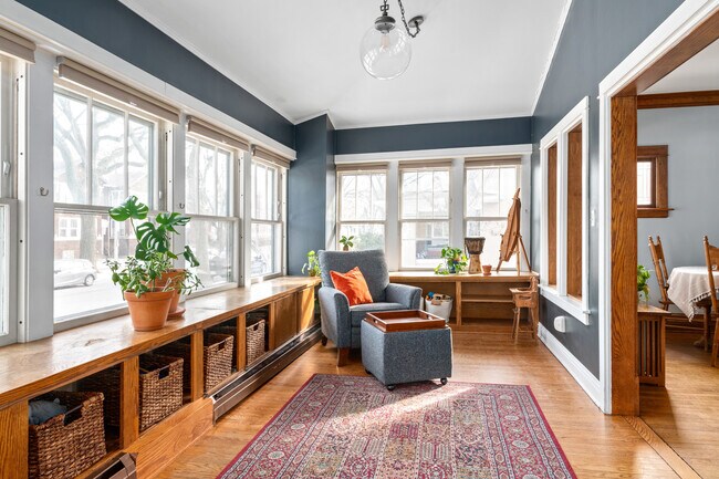 Building Photo - 637 S East Ave