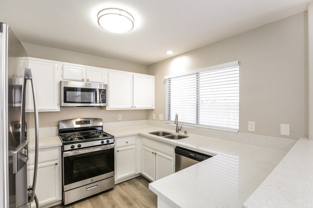 Building Photo - 2446 Cliffwood Dr