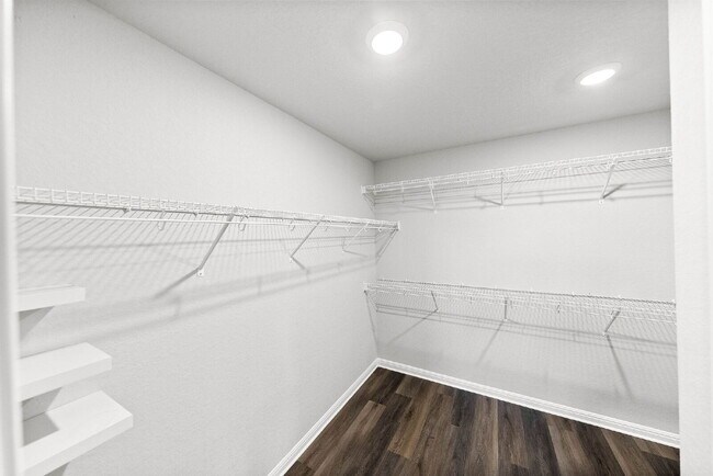 Building Photo - Beautifully Upgraded 3-Bedroom Home for Re...