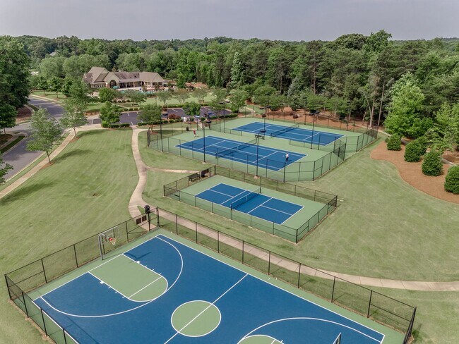 Building Photo - Stunning 4 bedrm, 3.5 Bath home in Chapel Cove of South Charlotte!