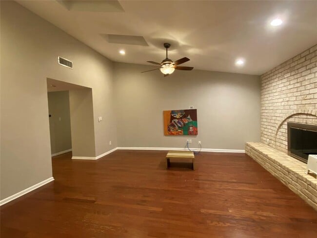 Building Photo - 9000 Currywood Dr