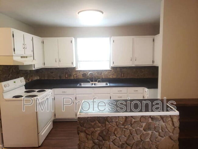 Building Photo - 4912 Leesa Ann Ln