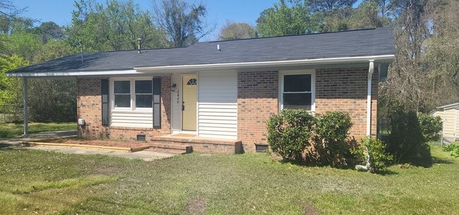 Building Photo - Newly Remodeled Brick Home.