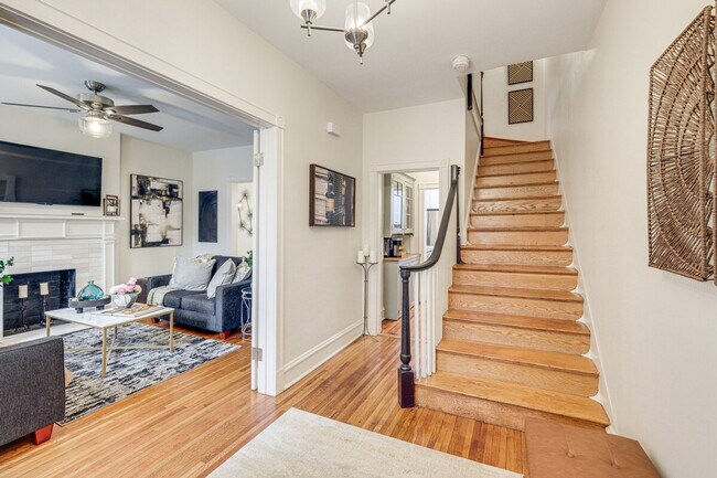 Building Photo - 2312 Rosewood Ave